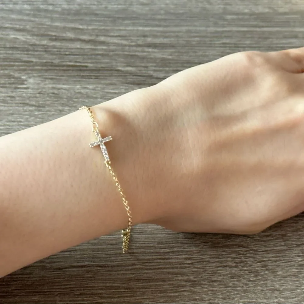 Cross bracelet N745